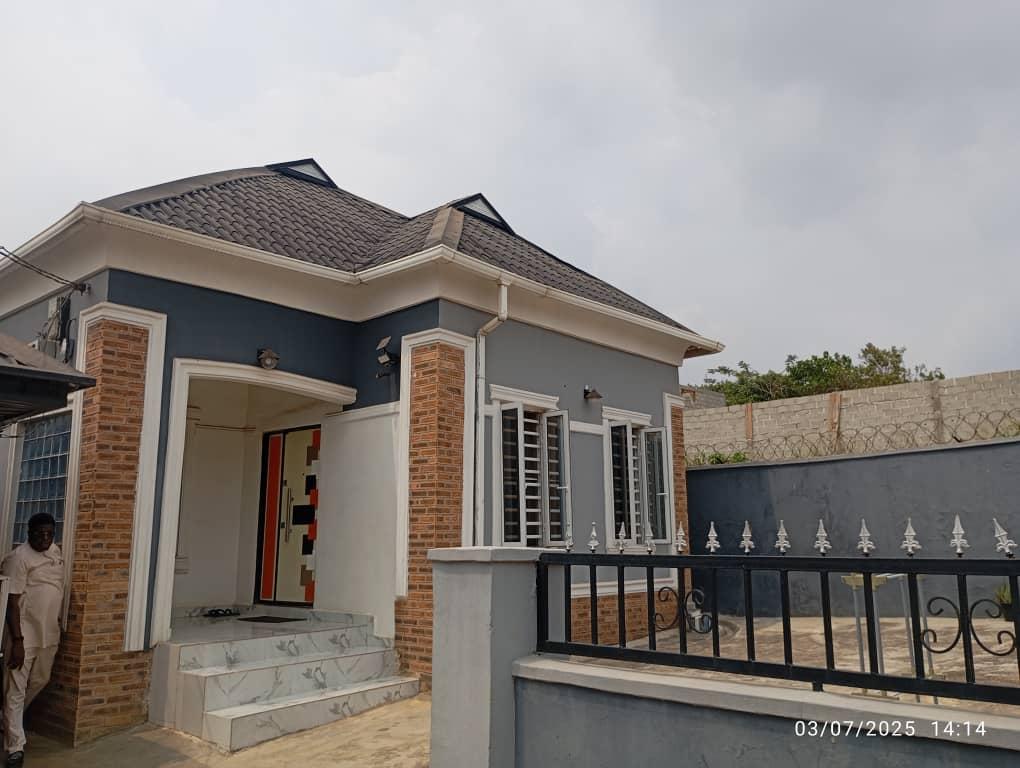 property for sale executive 3 bedroom bungalow with b.q attached 4 unit of room and parlor self contain