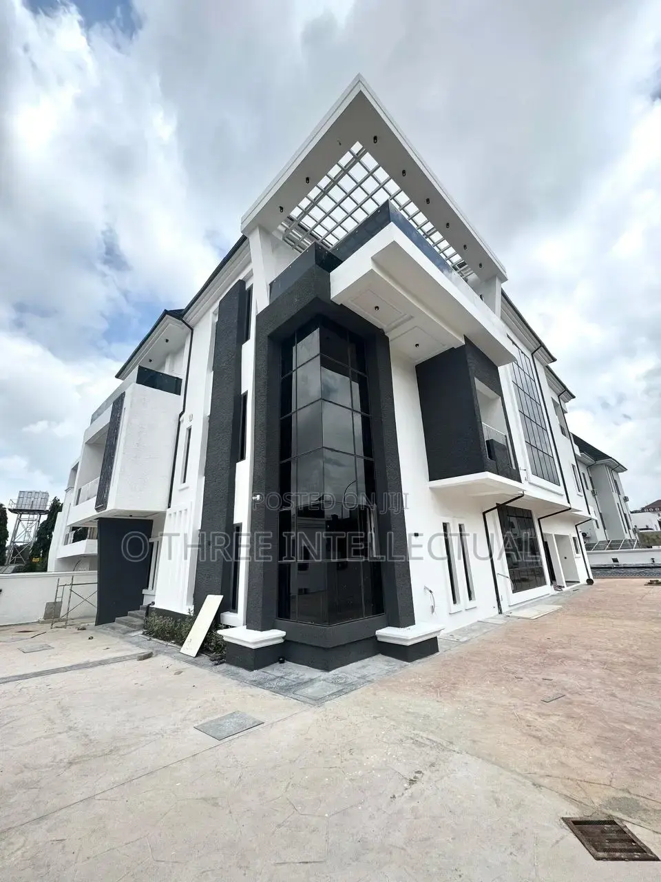 Furnished 6bdrm Duplex in Perfect High-End, Guzape District for sale