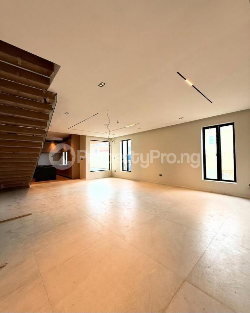 4 Bedroom Fully Detached Duplex With Swimming Pool