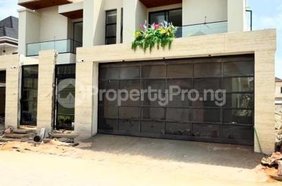4 Bedroom Fully Detached Duplex With Swimming Pool
