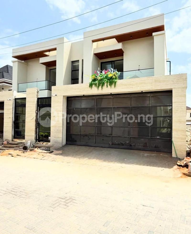 4 Bedroom Fully Detached Duplex With Swimming Pool