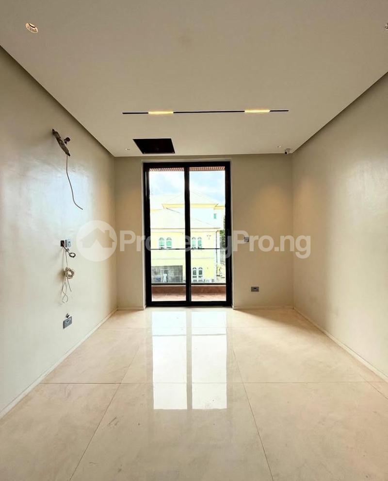 4 Bedroom Fully Detached Duplex With Swimming Pool