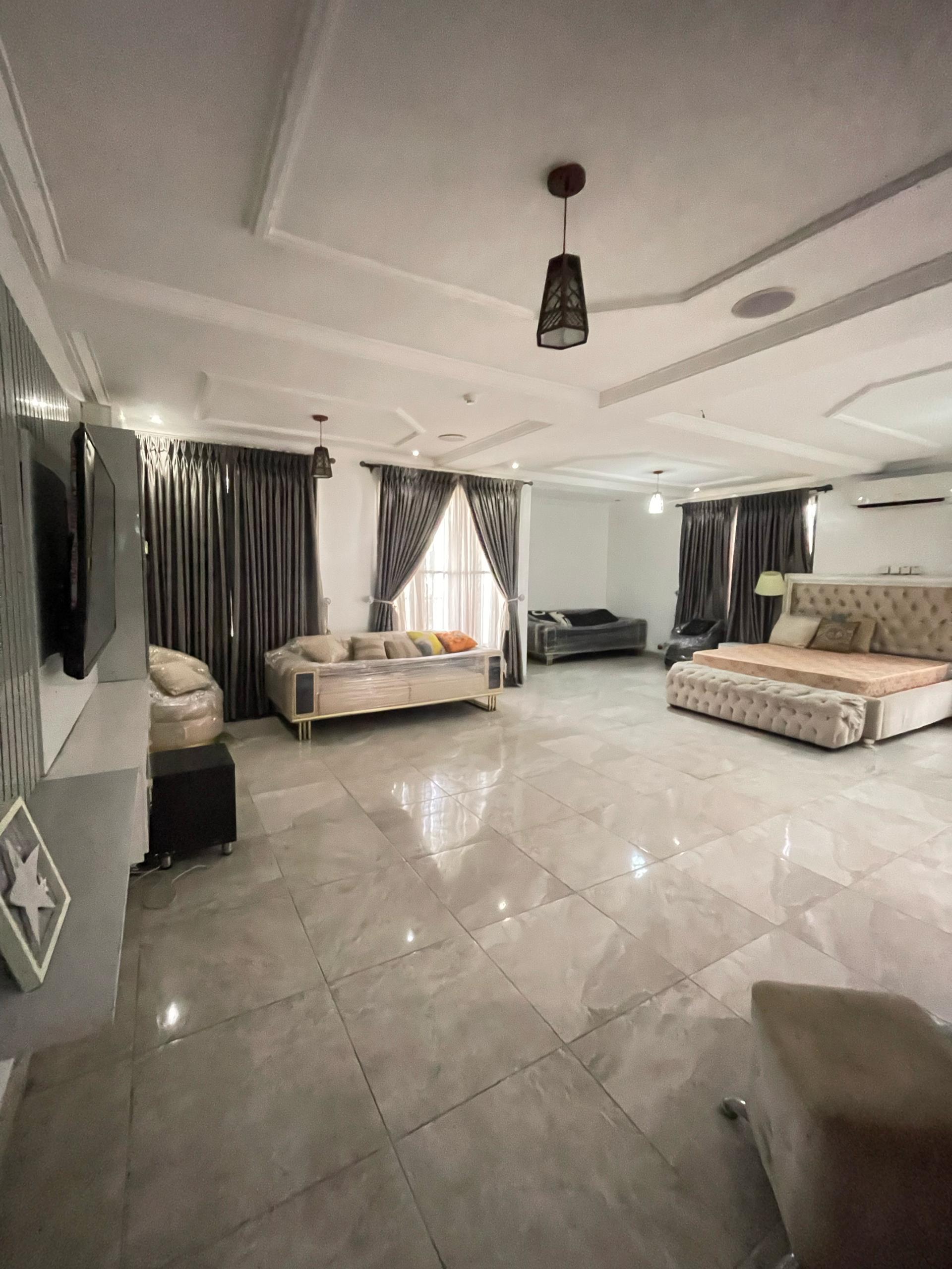 WONDERFULLY FINISHED 7BEDROOM FULLY DETACHED DUPLEX (TWO PROPERTIES IN ONE) WITH TWO MASSIVE BQs FOR SALE