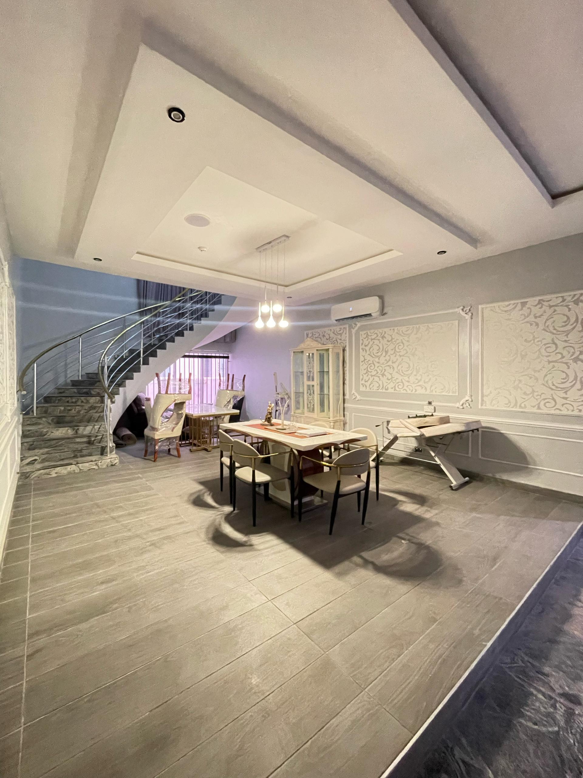 WONDERFULLY FINISHED 7BEDROOM FULLY DETACHED DUPLEX (TWO PROPERTIES IN ONE) WITH TWO MASSIVE BQs FOR SALE