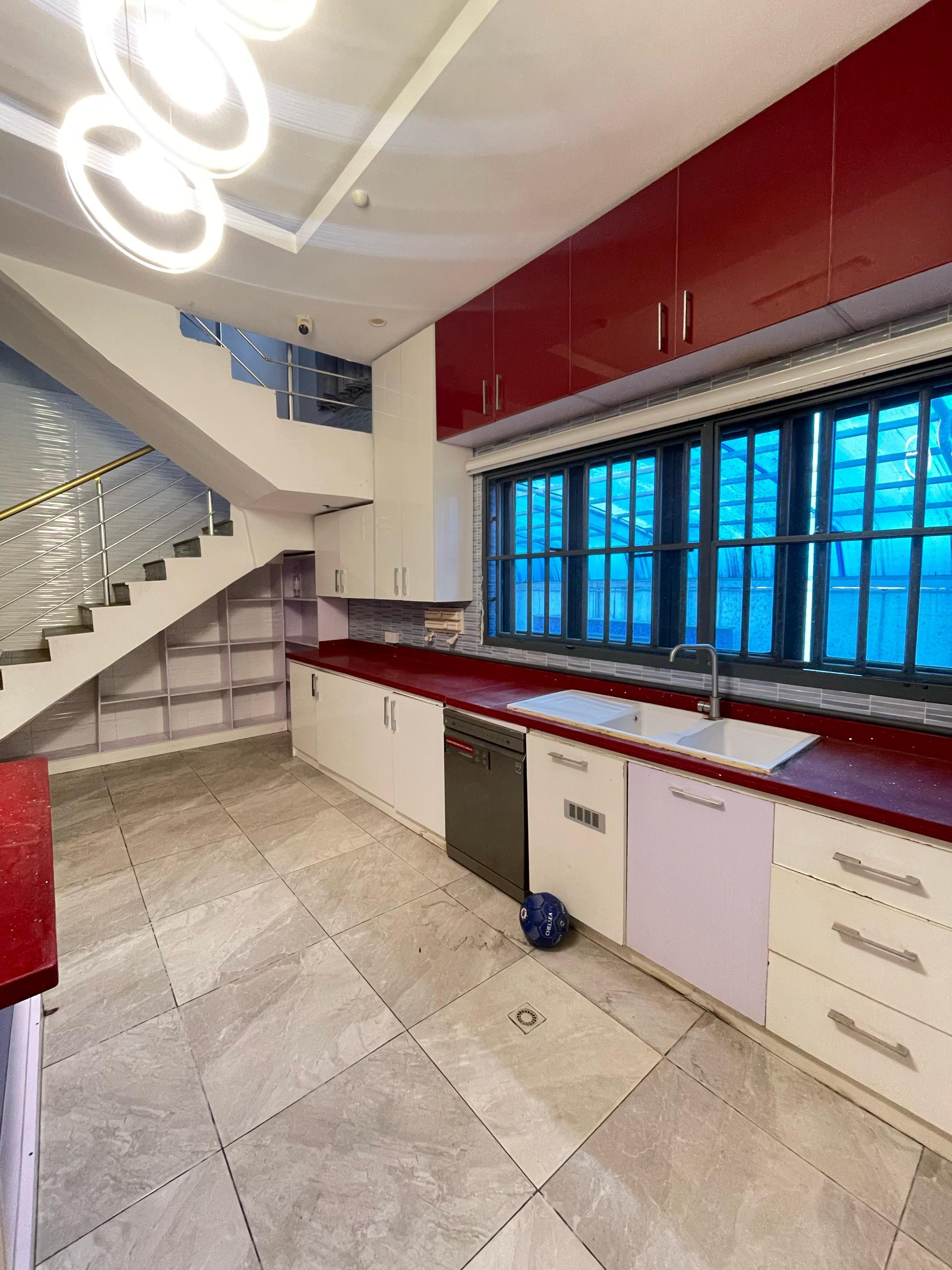 WONDERFULLY FINISHED 7BEDROOM FULLY DETACHED DUPLEX (TWO PROPERTIES IN ONE) WITH TWO MASSIVE BQs FOR SALE