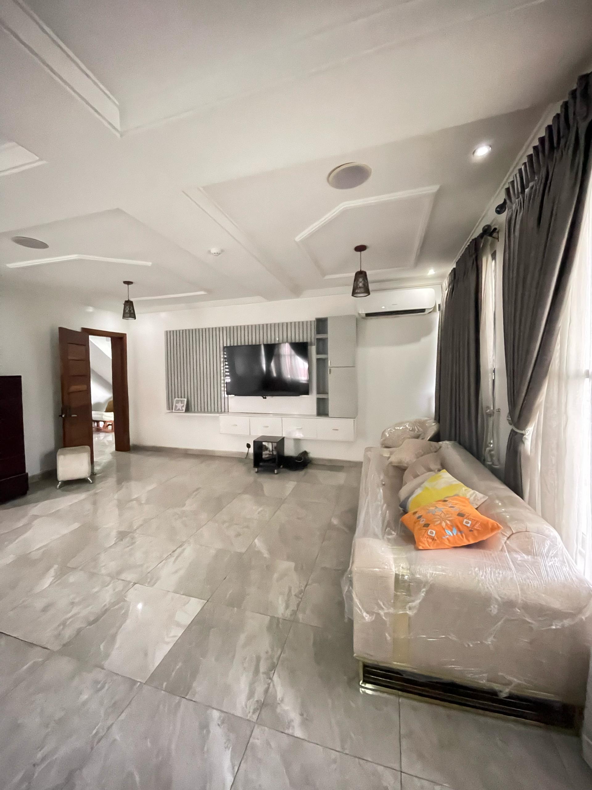 WONDERFULLY FINISHED 7BEDROOM FULLY DETACHED DUPLEX (TWO PROPERTIES IN ONE) WITH TWO MASSIVE BQs FOR SALE