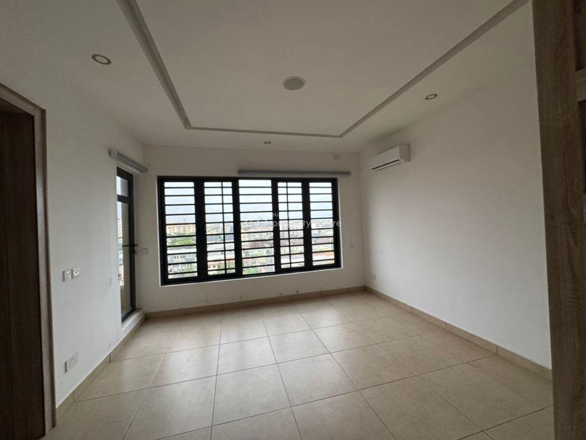 Spacious 4 Bedroom Flat With Bq