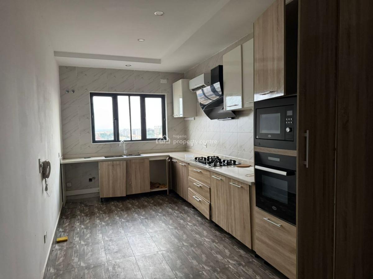 Spacious 4 Bedroom Flat With Bq