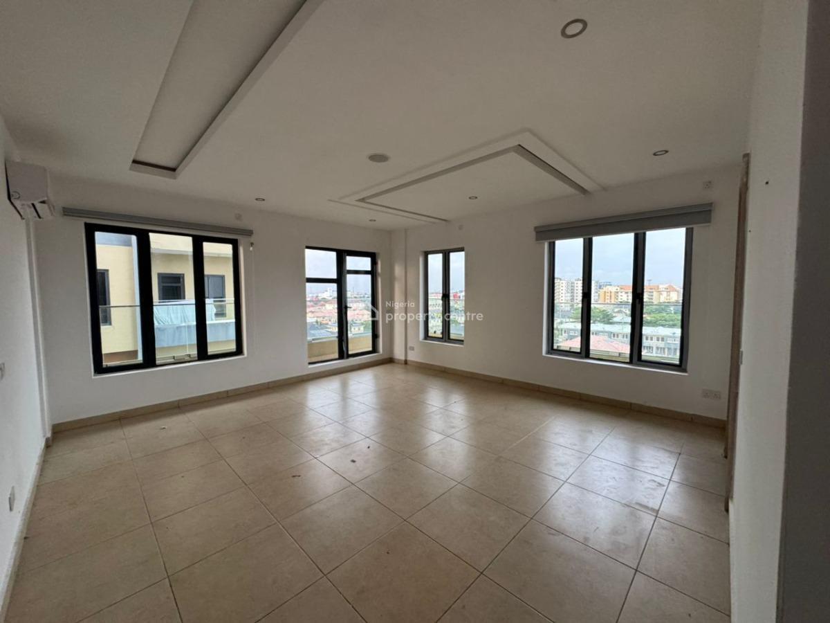 Spacious 4 Bedroom Flat With Bq