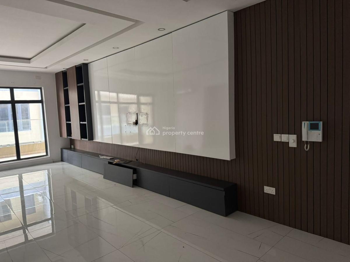 Spacious 4 Bedroom Flat With Bq