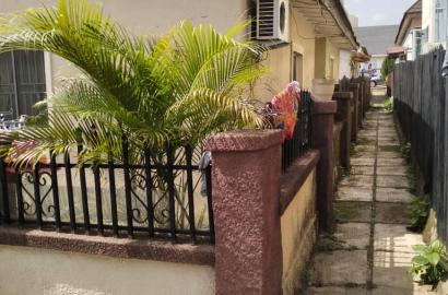 A 3 BEDROOM FLAT   LOCATION: Maitama Main. (Behind Yoruba Mosque).