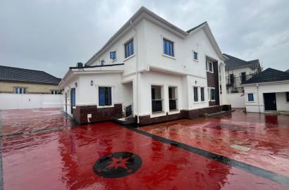 BRAND NEW 𝐒𝐀𝐋𝐄  Luxurious 5bedroom Mansion