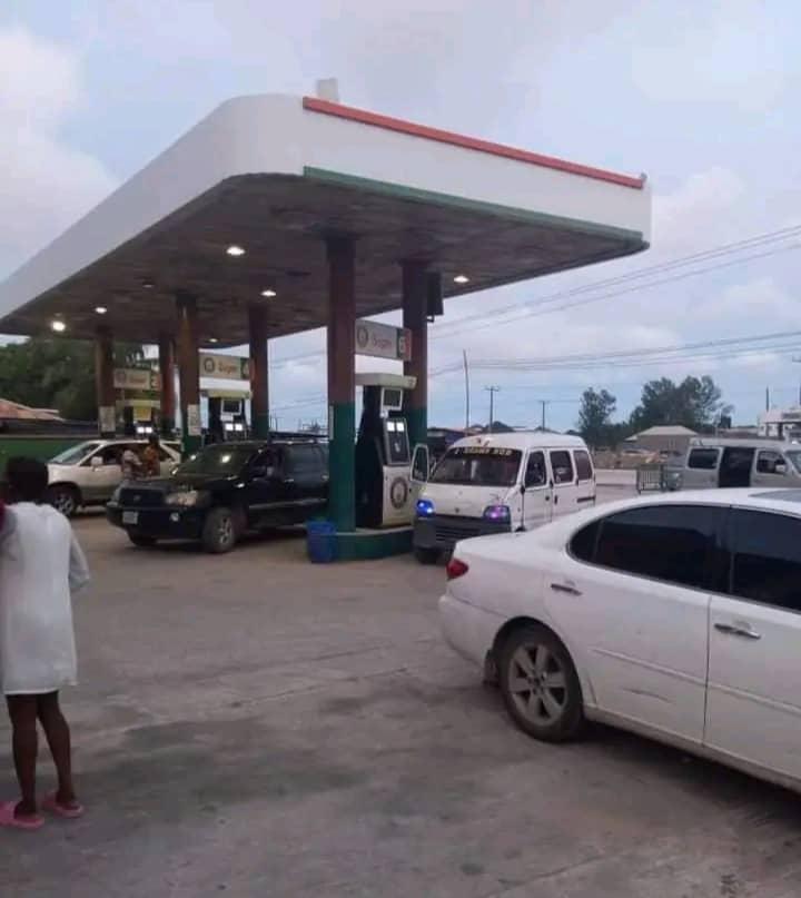 URGENTLY FOR SALE  FUNCTIONING FILLING STATION ALONG LEKKI-EPE EXPRESSWAY By Awoyaya Ibeju Lekki, Lagos