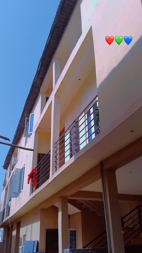 standard room n parlour selfcon @ ologolo lekki Lagos rent 2m