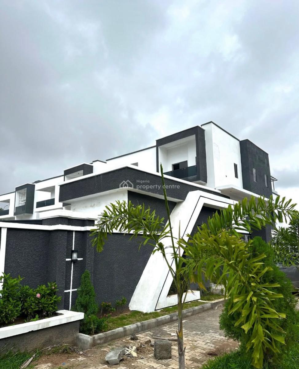Newly Built 6 Bedroom Detached Duplex + Pool