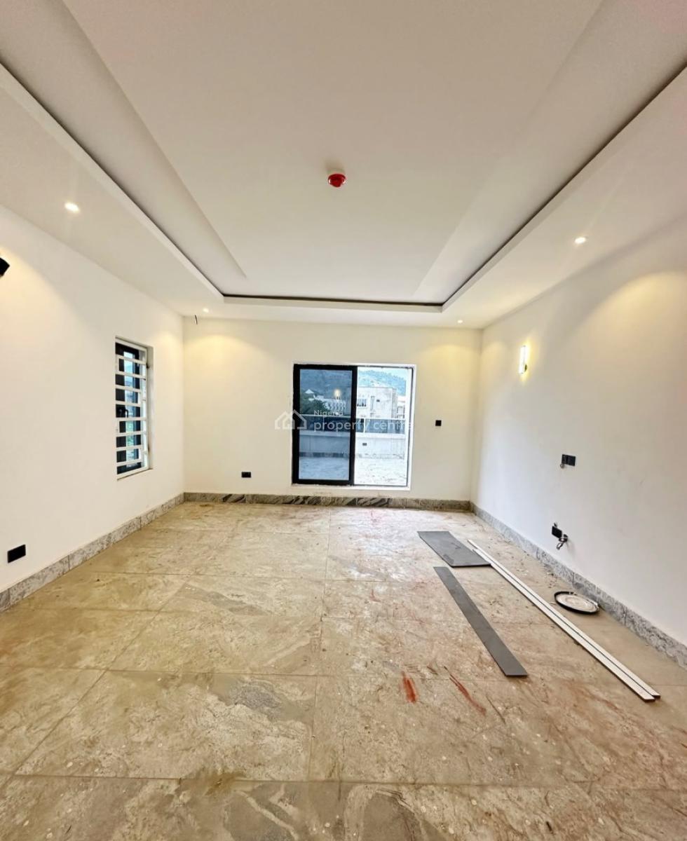 Newly Built 6 Bedroom Detached Duplex + Pool