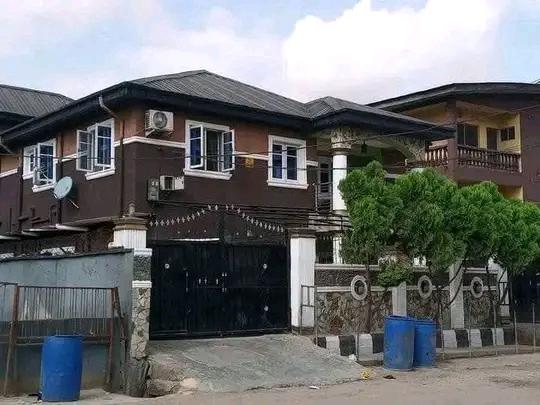 FOR SALE: Beautiful 4-bedroom duplex with 2-units of 3 bedroom flat plus 2-units of mini flat and a single room self contained, two drive way and lot more