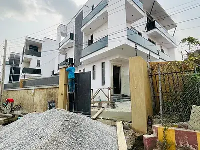 Luxury 5 Bedroom Fully Detached Duplex