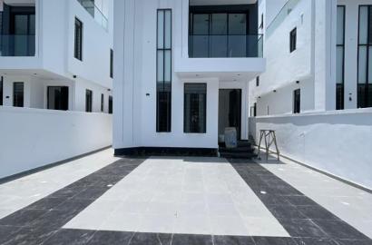 Contemporary 5 Bedroom Detached Duplex  For sale   📍 Lekkiphase1 Lekki , Lagos