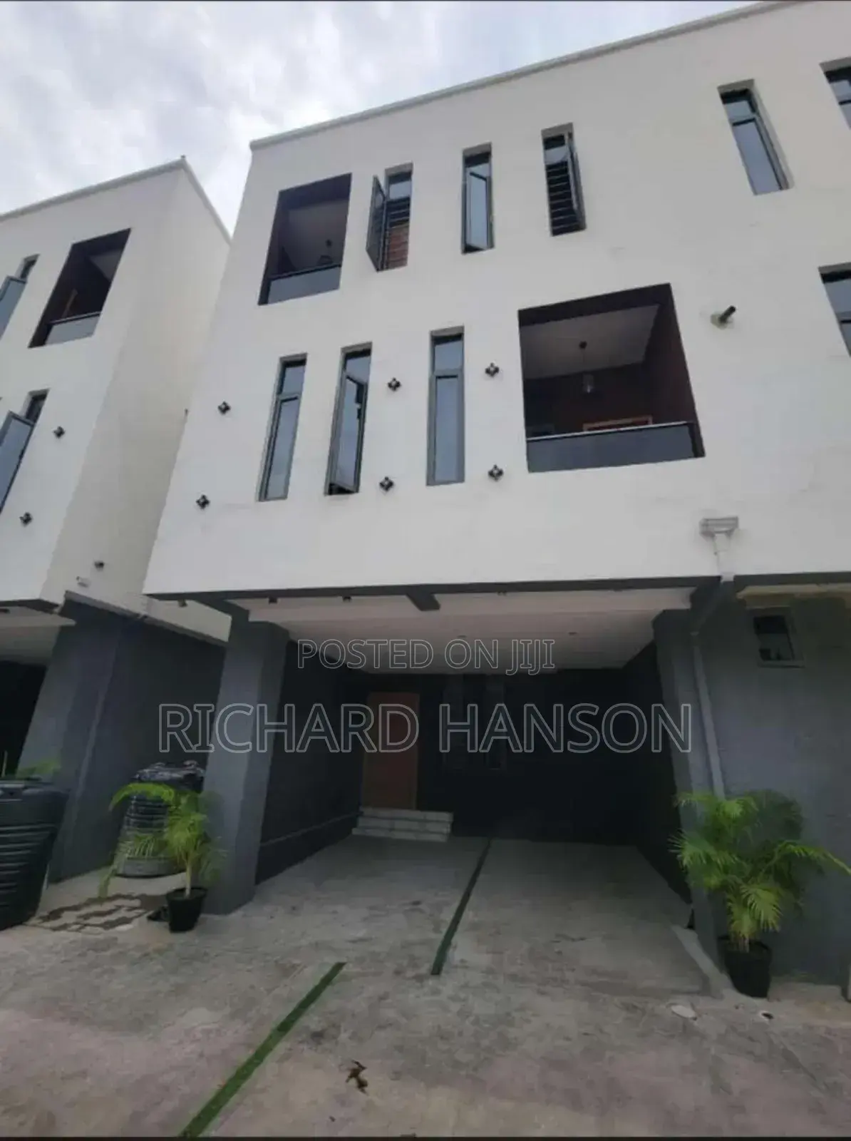 4bdrm Duplex