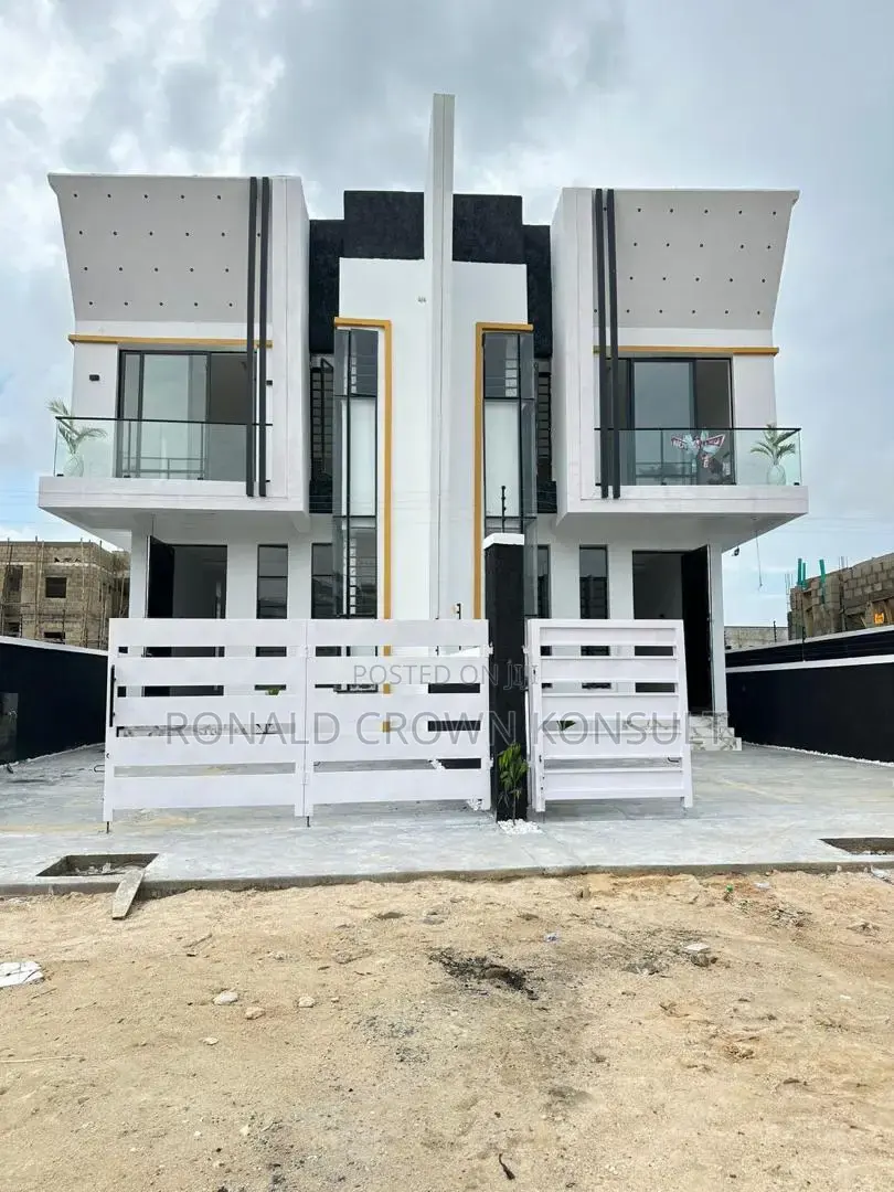 4bdrm Duplex in Ikota for sale
