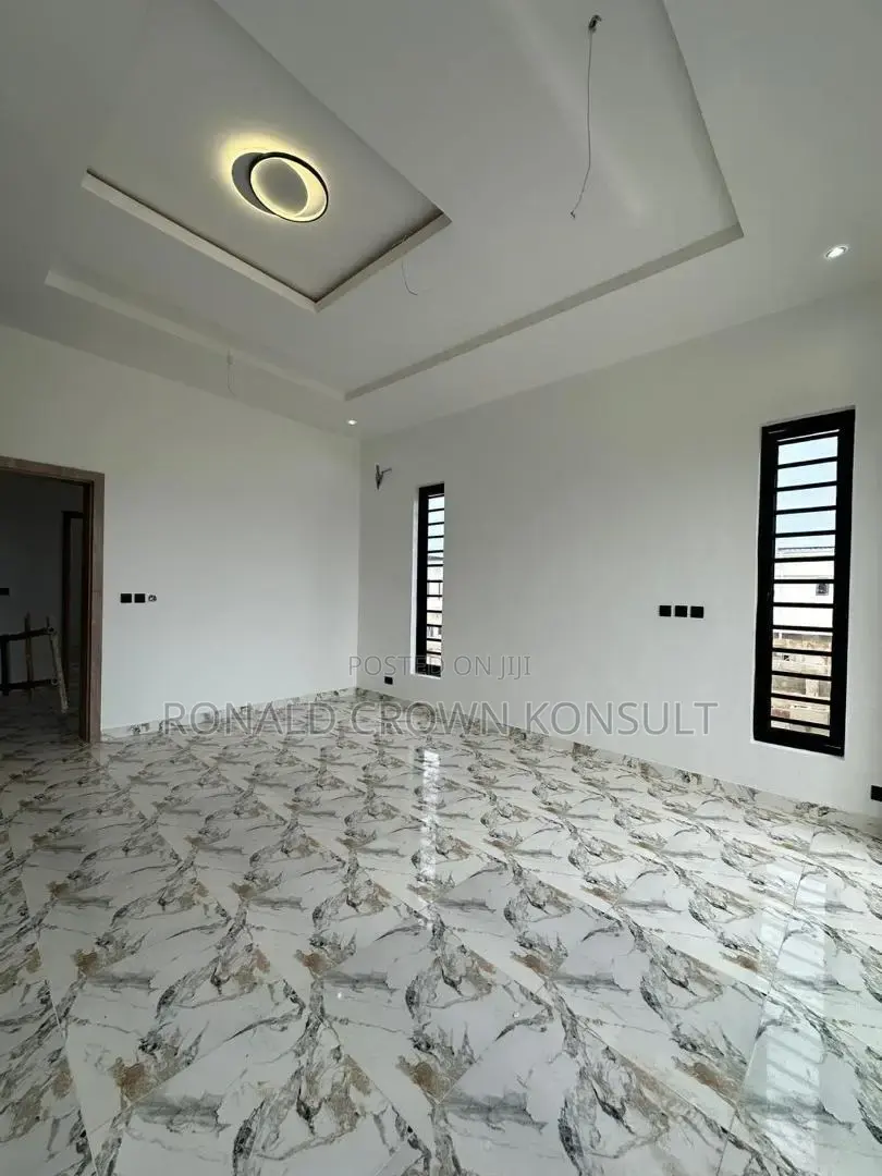 4bdrm Duplex in Ikota for sale