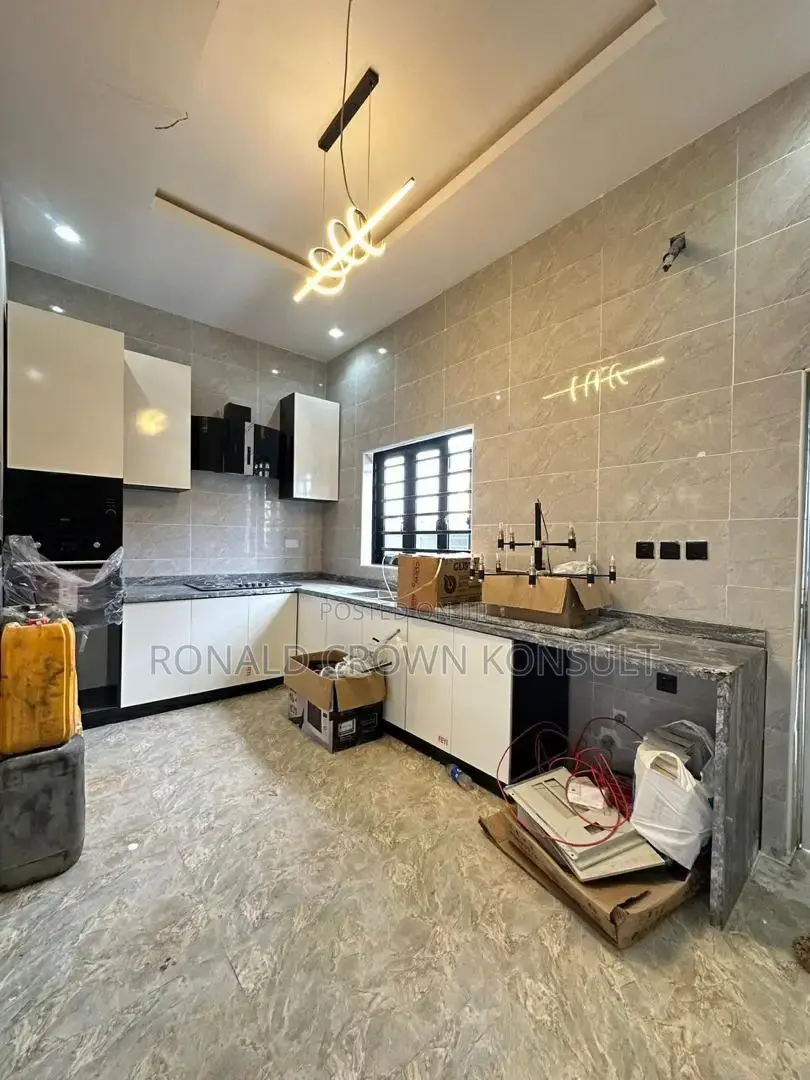 4bdrm Duplex in Ikota for sale