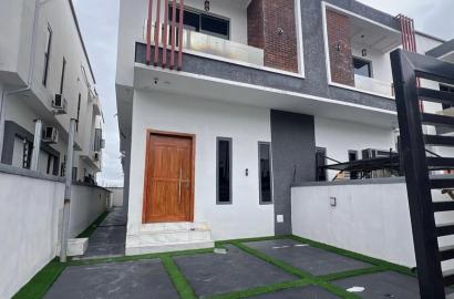 Rent Alert 🚨   4Bedroom Semi Detached Duplex With a Bq  Location: Chevron  Rent: 10Million