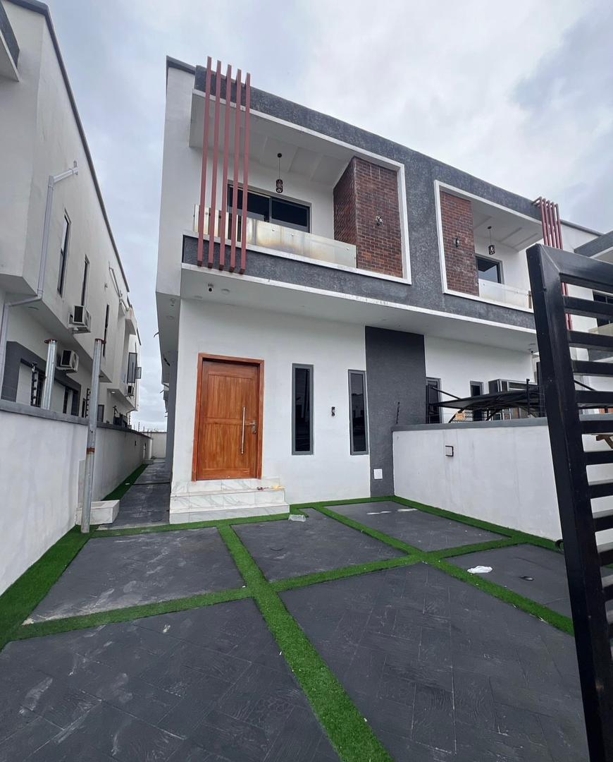 Rent Alert 🚨   4Bedroom Semi Detached Duplex With a Bq  Location: Chevron  Rent: 10Million