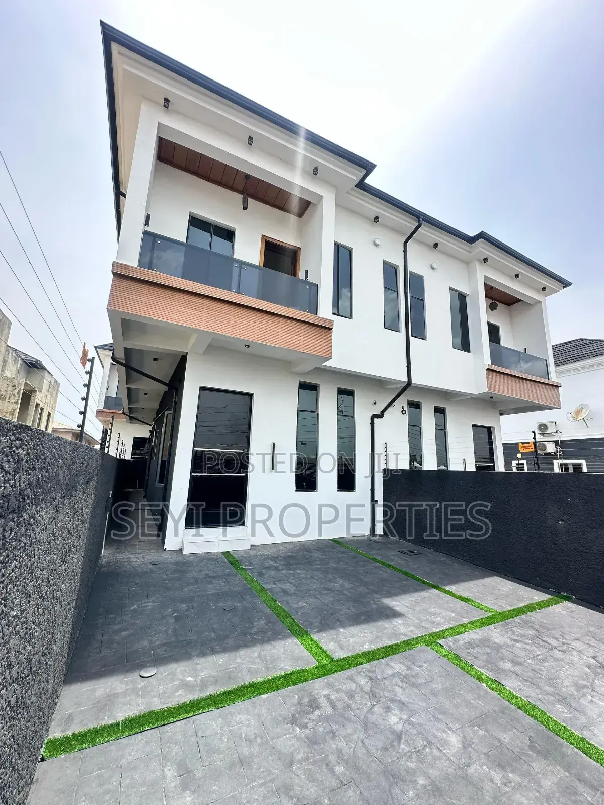 4bdrm Duplex in Agungi for sale