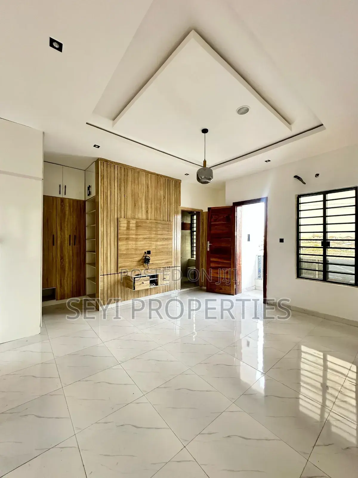 4bdrm Duplex in Agungi for sale