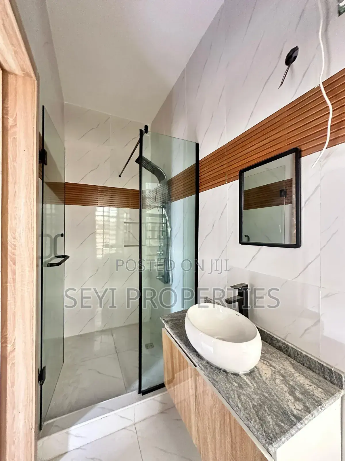 4bdrm Duplex in Agungi for sale
