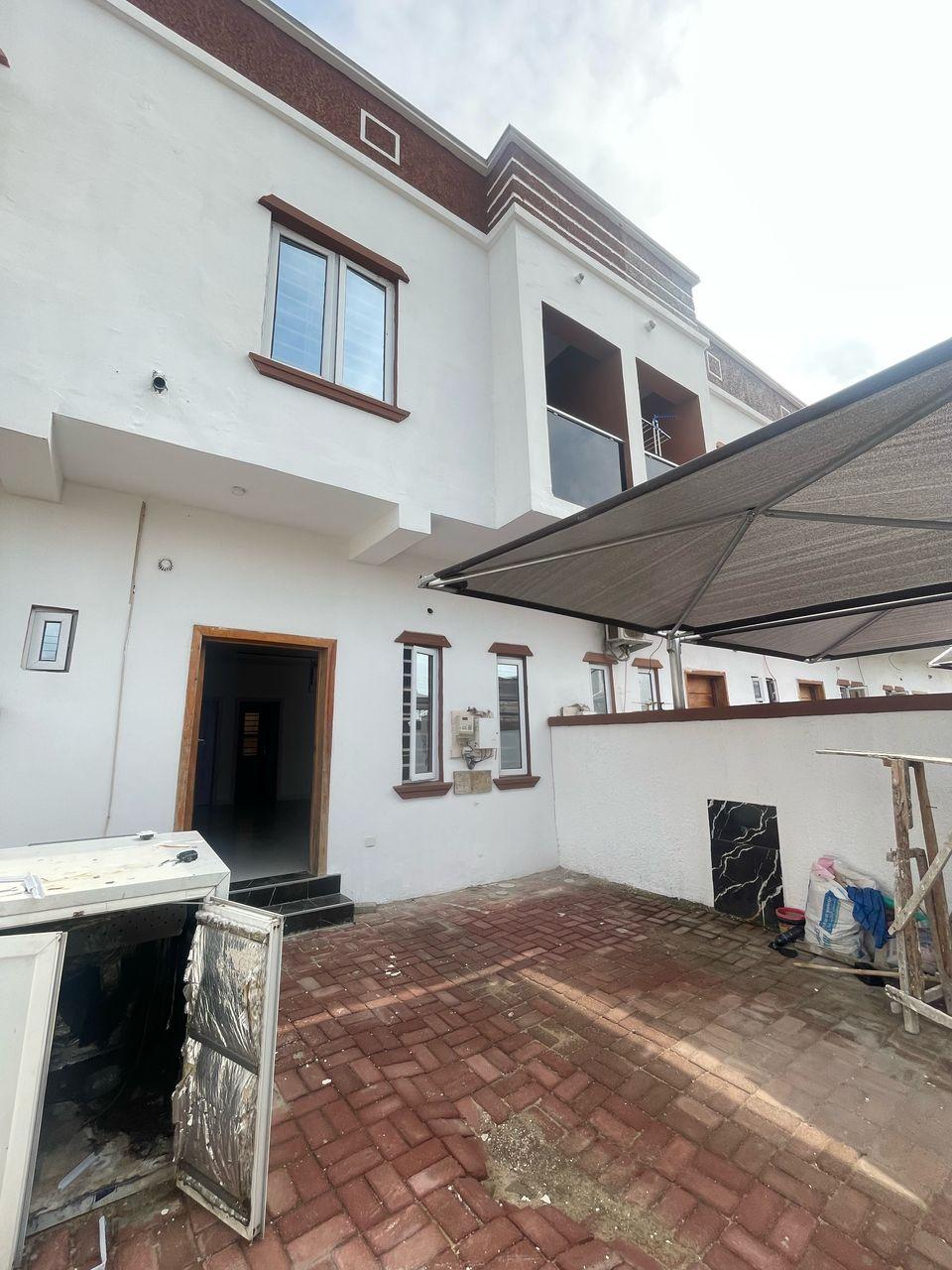 4bedroom self compound in ikota gra well standard and nest for sale