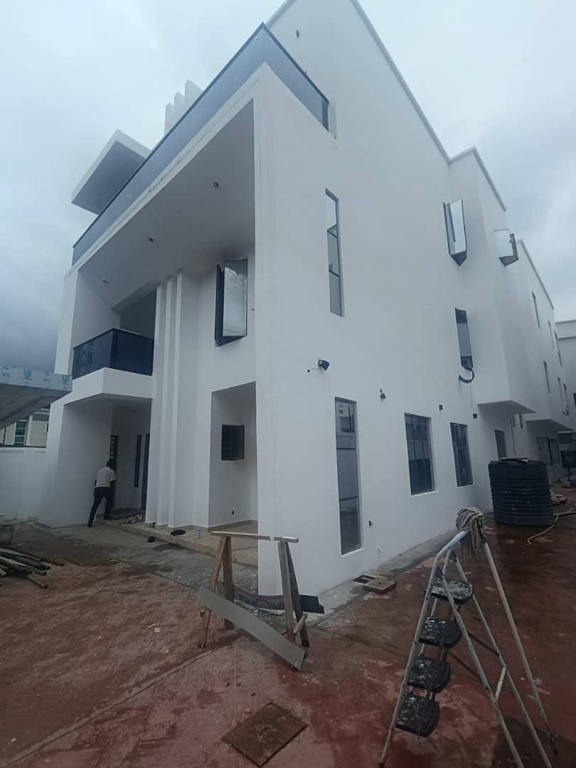 LUXURIOUS Newly Built 6 Bedroom Mansion Duplex + BQ all Ensuite in a secure area