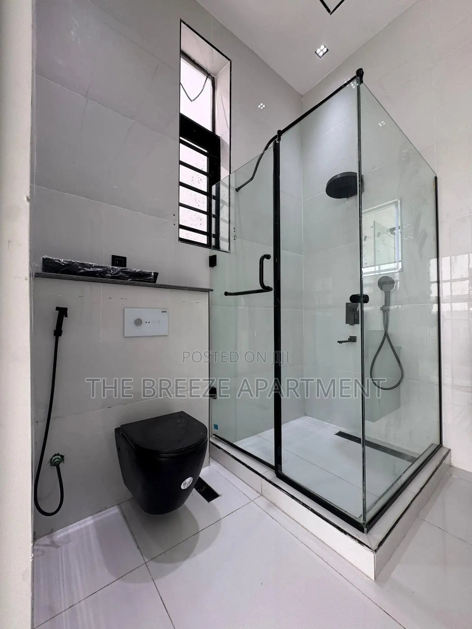 5bdrm Duplex in Chevron for sale