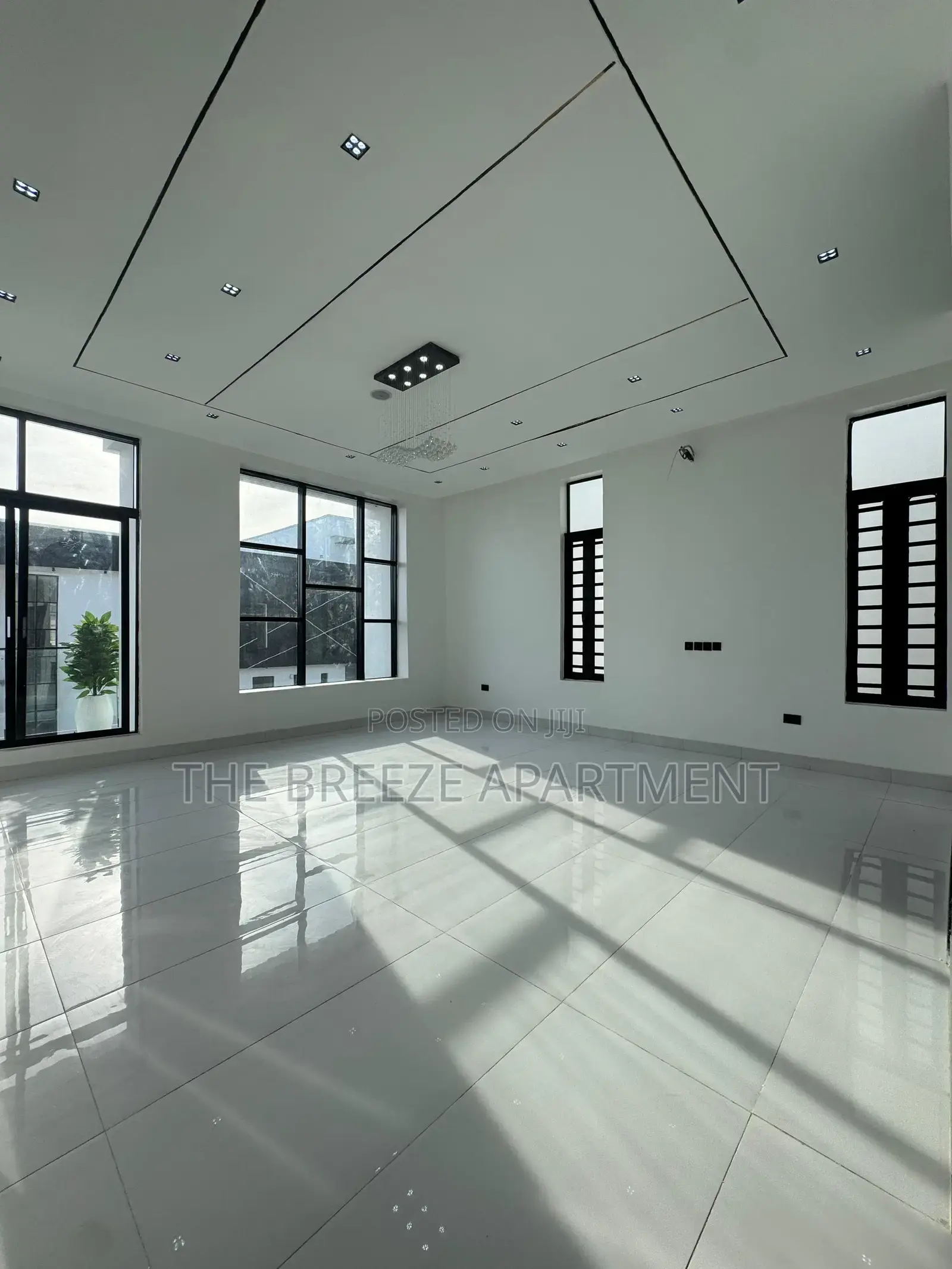 5bdrm Duplex in Chevron for sale