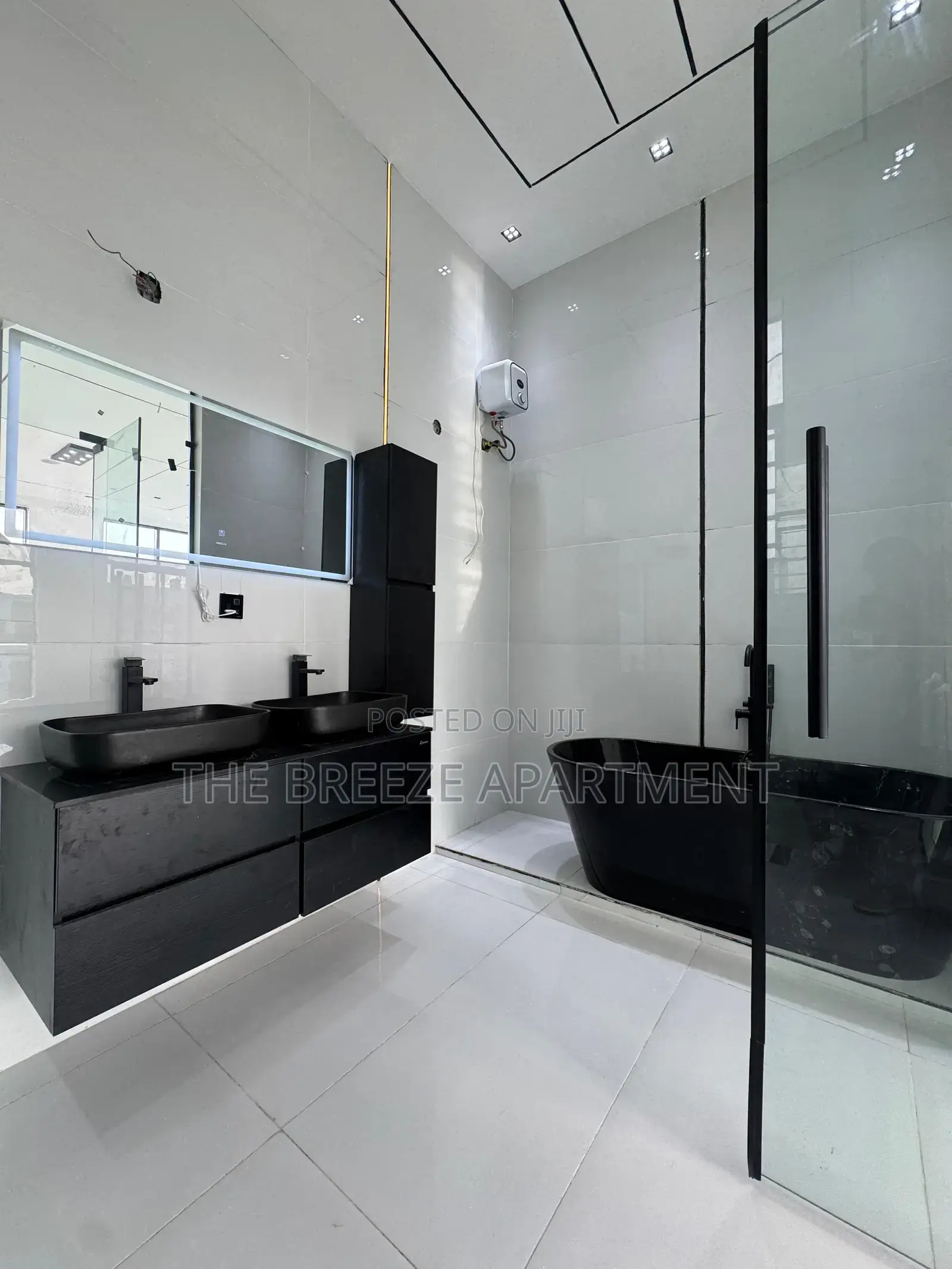 5bdrm Duplex in Chevron for sale