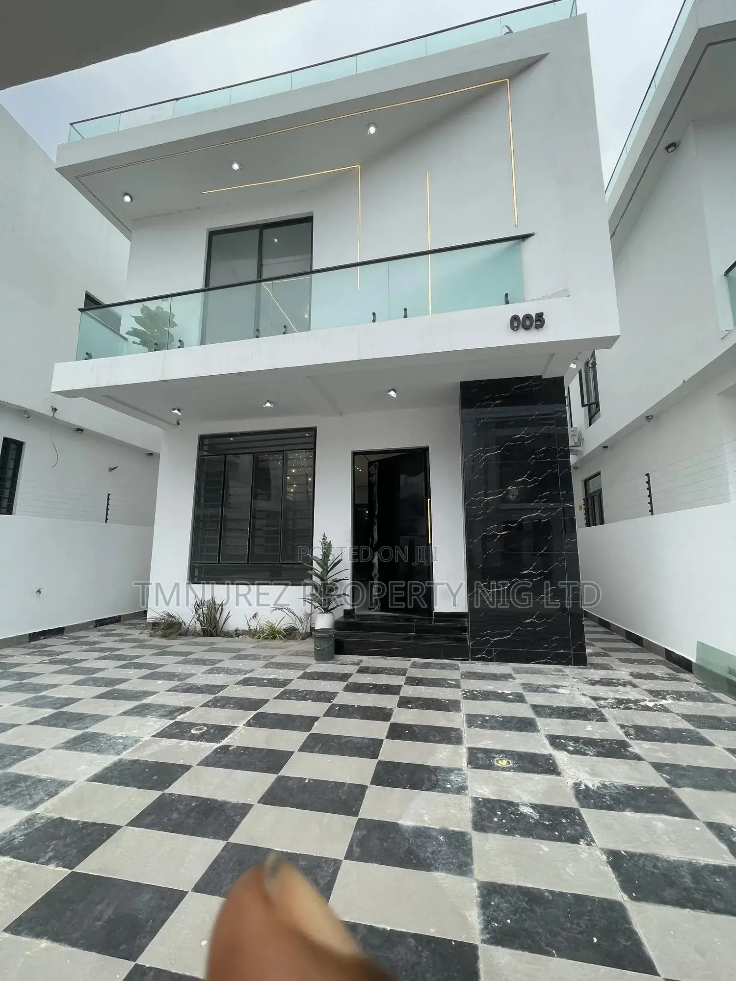 4bdrm Duplex in Royal Pine, Chevron for sale
