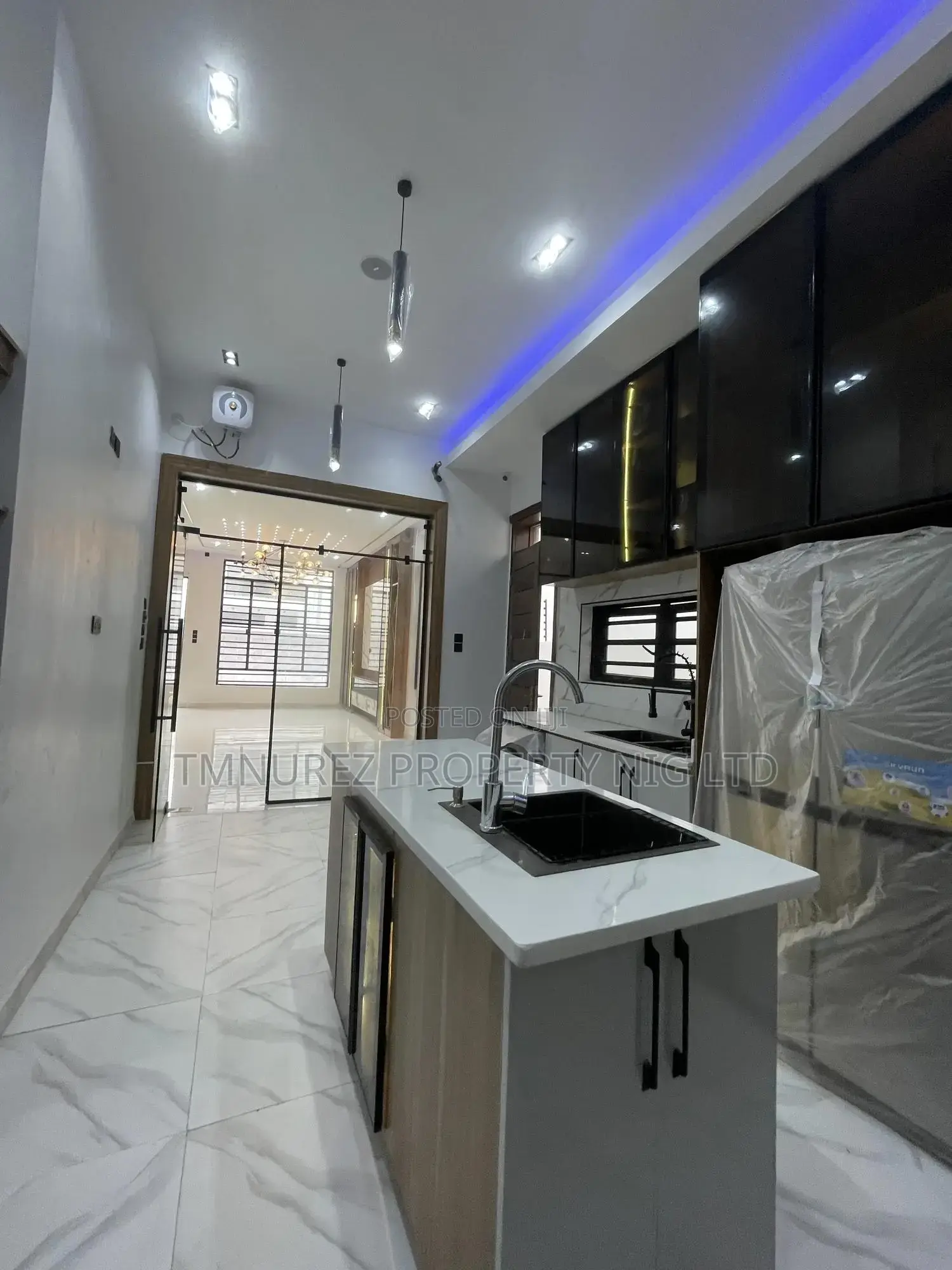 4bdrm Duplex in Royal Pine, Chevron for sale