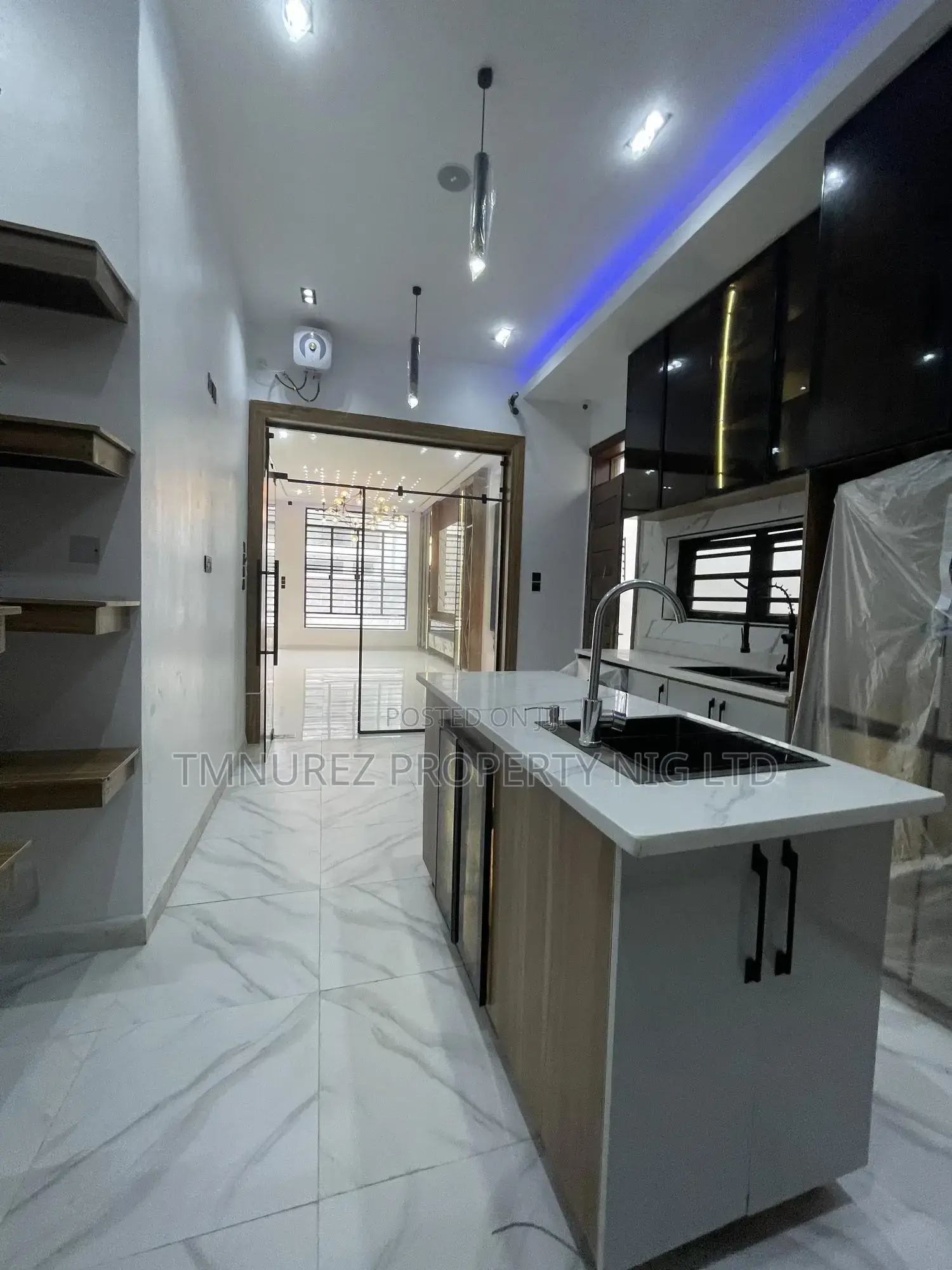 4bdrm Duplex in Royal Pine, Chevron for sale