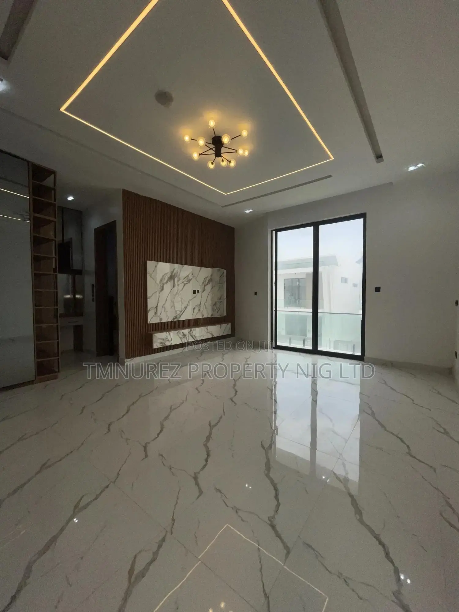 4bdrm Duplex in Royal Pine, Chevron for sale