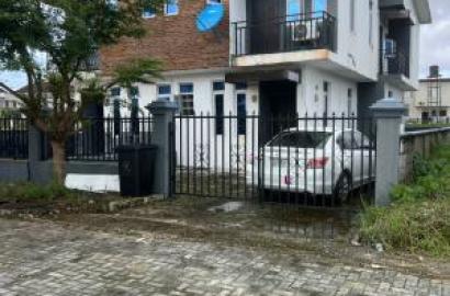 Well Maintained 3 Bedroom Semidetached Duplex In A Call To Access Estate