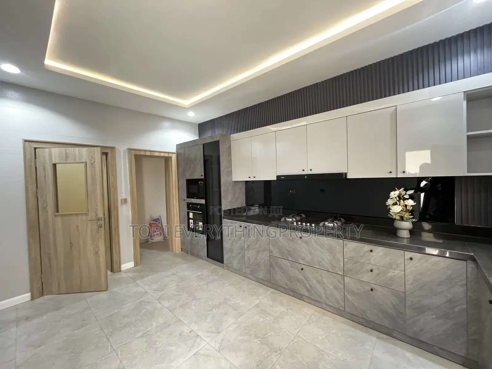 4bdrm Townhouse/Terrace in Zone 4 / Wuse for sale