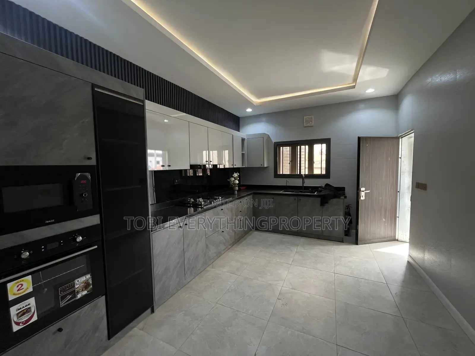 4bdrm Townhouse/Terrace in Zone 4 / Wuse for sale