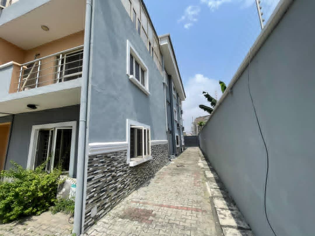 For Sale at Lekki Right, Lagos*  Fully tenanted & residential property of 6 units of 3 bedroom flats, plus 2 units of 1 bedroom mini flat on land measuring 1230sqm