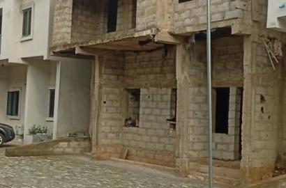 A contemporary 4 bedroom detached duplex with attached Bq (at Carcass Level) is up for sale.Location: Behind shafa filling station, Lugbe Airport Road. Price: 65m