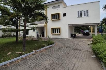 Massive standard clean 5 bedroom house with bq