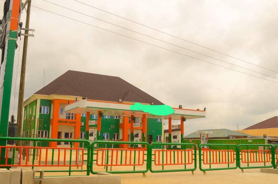 For  Sale @ Sangotedo Axis ,  Ajah Lagos   Massive Commercial Filling Stattion   Size:  2½ Plots  Features 6 pumps 5 underground tanks  45,000 liters capacity