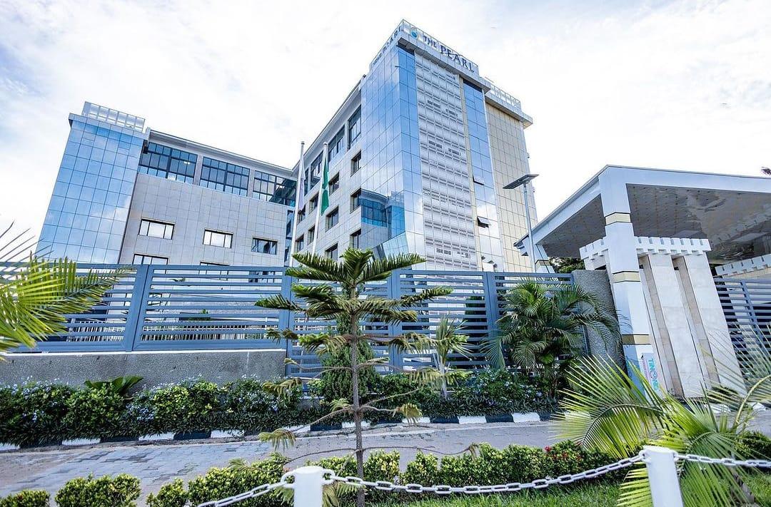 A 66Nos ROOMS STATE OF THE ART HOTEL, LOCATED IN THE HEART OF THE FCT, OPPOSITE THE JABI LAKE, JABI ABUJA IS UP FOR SALE.