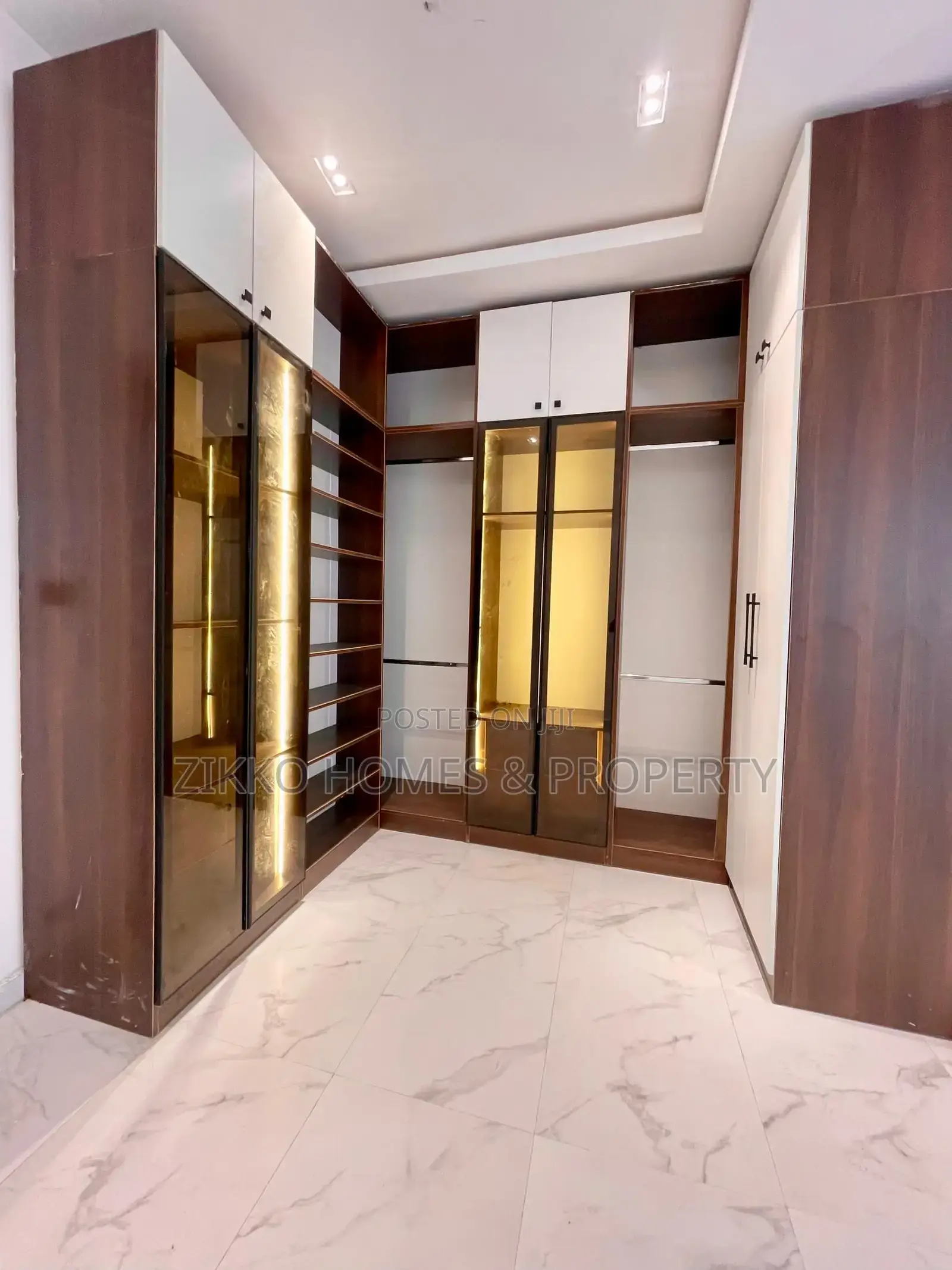 Furnished 5bdrm Duplex in Osapa london for sale